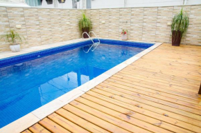 NOVO Casa com piscina no centro de Caraguatatuba